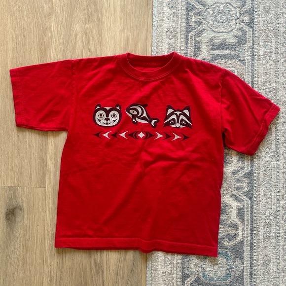 Selling lot of 3 t shirts - all 3 fit size 5-6; 2xuniqlo & 1x Native Northwest - Picture 4 of 4